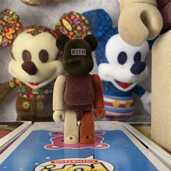Kith x Bearbrick 100% & 400% - Picture 5 of 6